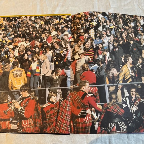 QUEEN'S UNIVERSITY TRICOLOUR Yearbook 81 1981 Mint Kingston Ontario Canada - Picture 12 of 12